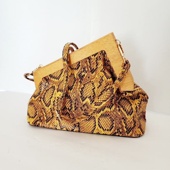 Stylish Women's Snakeskin Print Wooden Handle Clutch Crossbody - Picture 2 of 12
